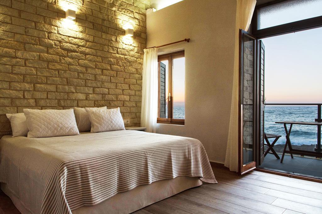 Ocean Waves Hotel Chania  ภายนอก รูปภาพ