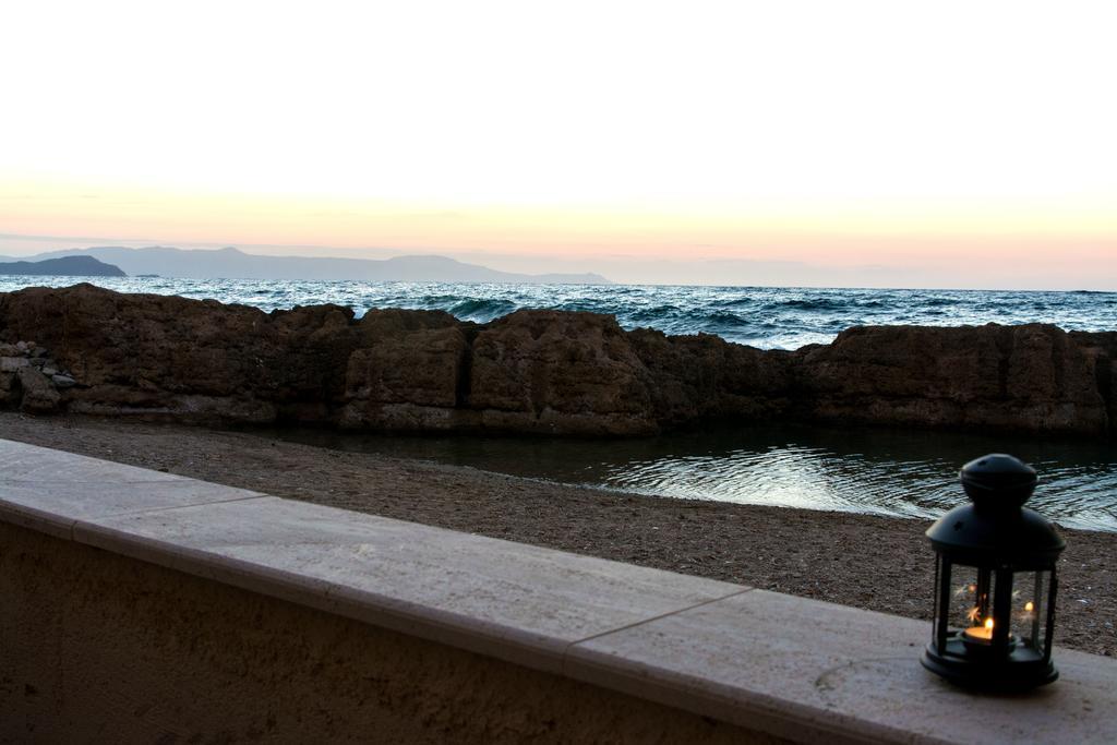 Ocean Waves Hotel Chania  ภายนอก รูปภาพ